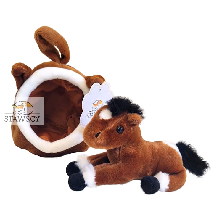 KONIK MASKOTKA W DOMKU STAWSCY 2.jpg