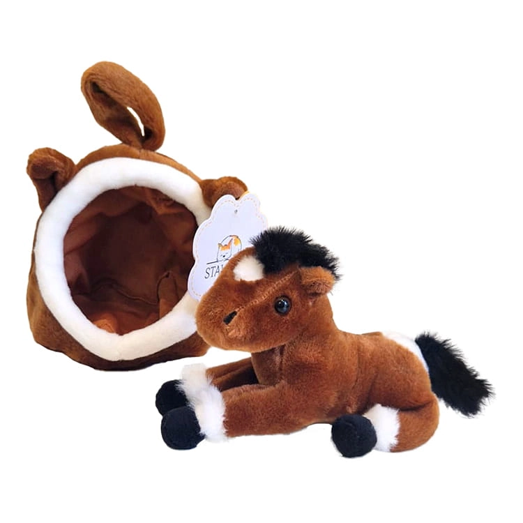 KONIK MASKOTKA W DOMKU STAWSCY 2.jpg