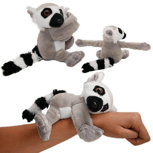 MASKOTKA LEMUR NA RĘKĘ.jpg